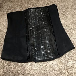 Trim waist 30 size small